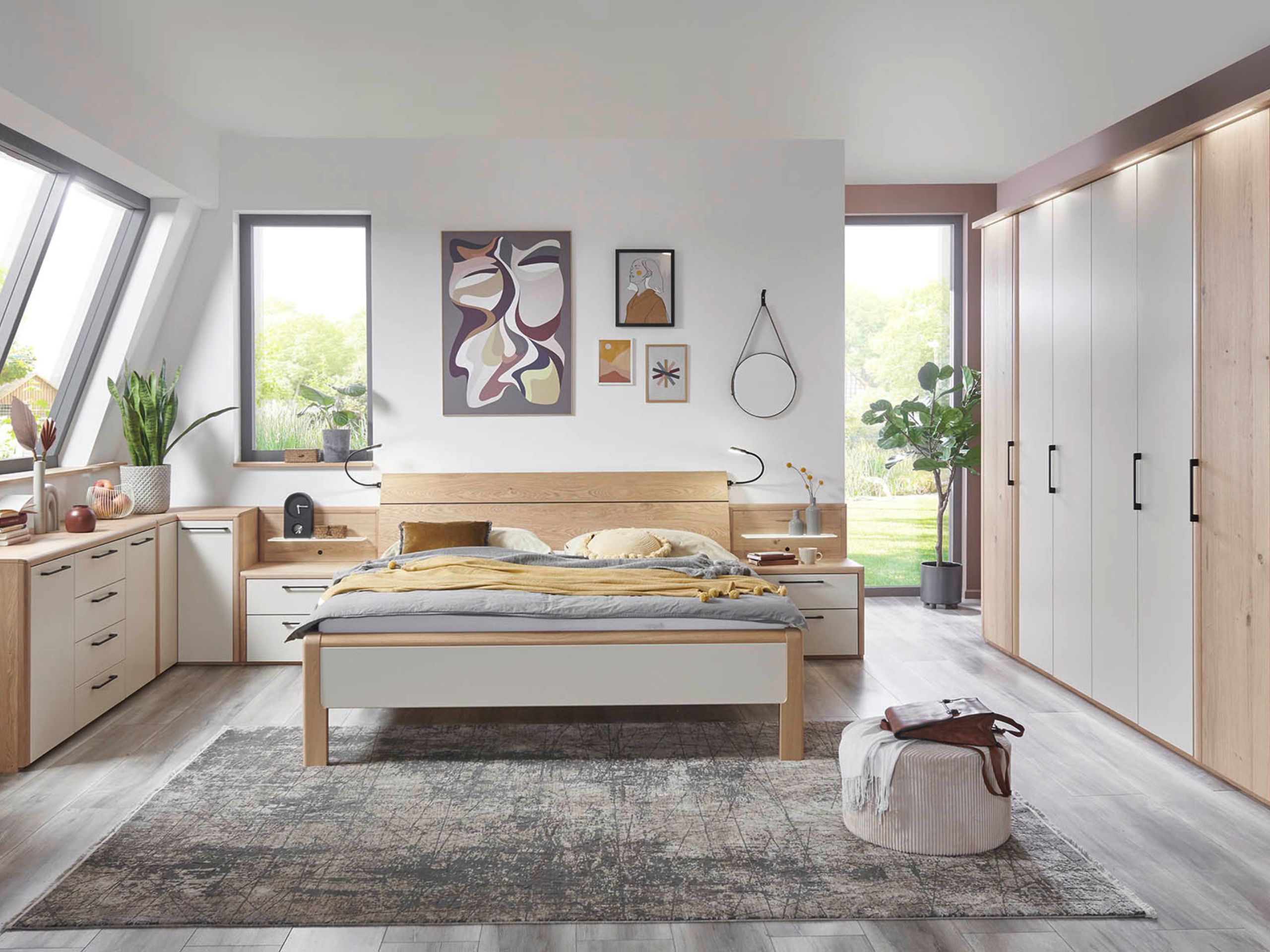 Disselkamp Coretta 2.0 Milleubild Schlafszimmer Eckkommode, Nachtkonsolen, Doppelbett und Drehtuerenschrank in Balkeneiche und Lack Weiss