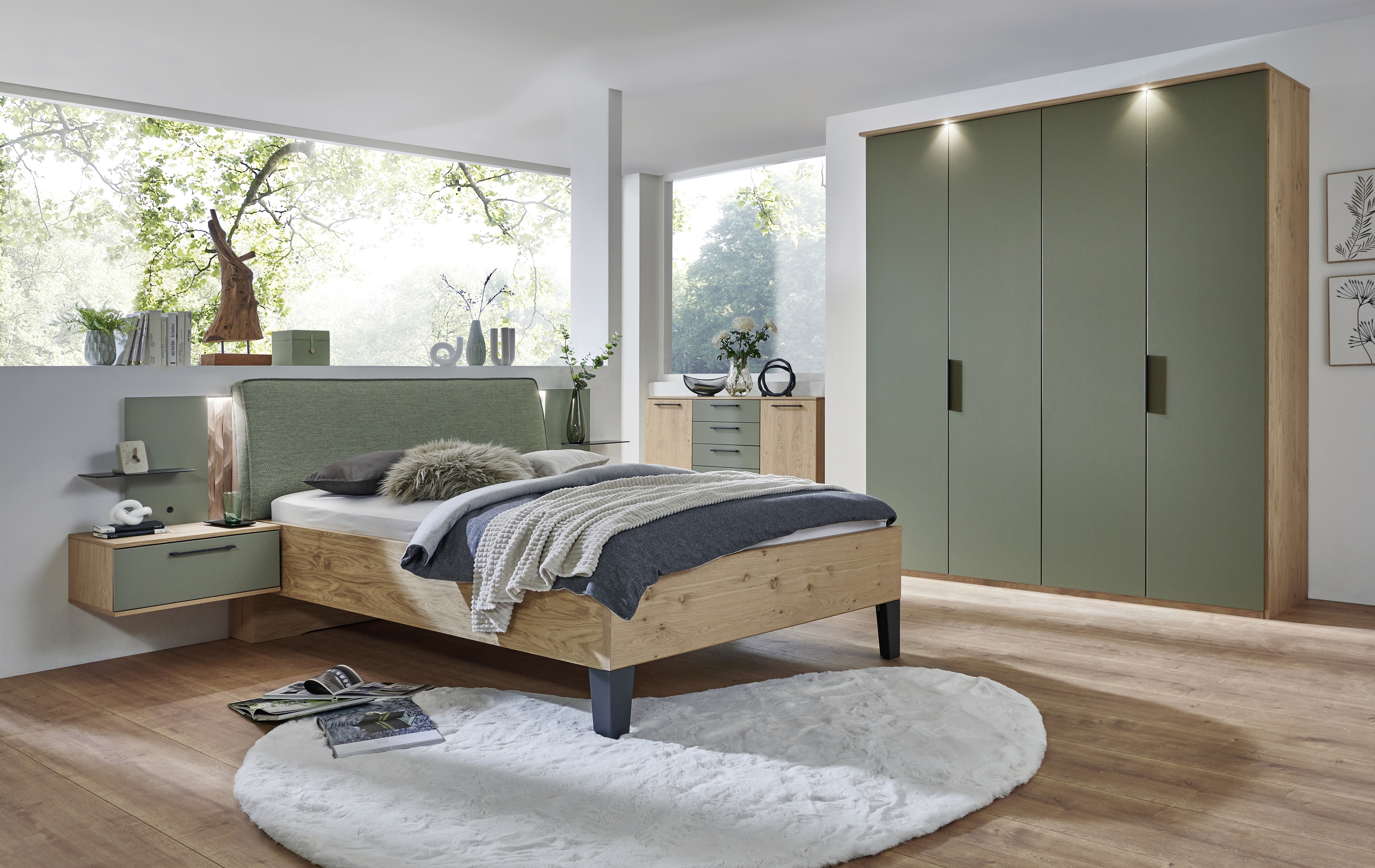 Millieubild Callao Kleiderschrank 6-tuerig Korpus in Balkeneiche und Fronten in Jungle Green