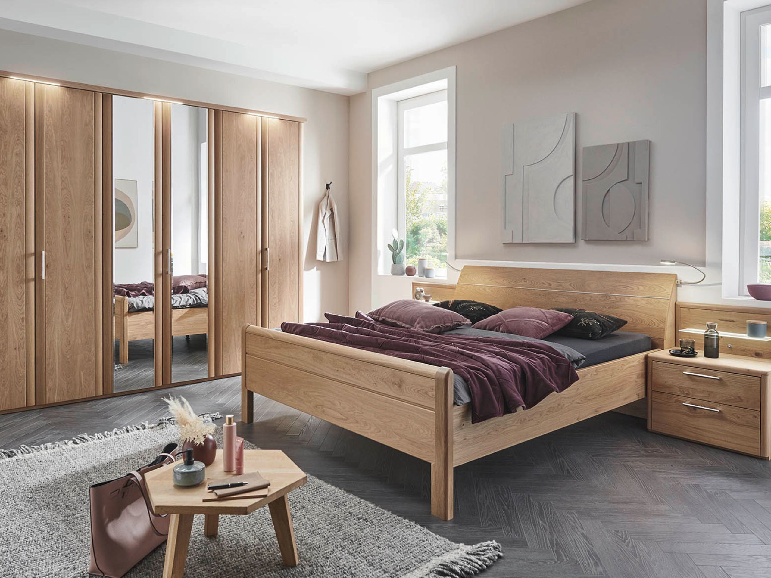 Disselkamp Coretta 2.0 Millieubild Drehtuerenschrank, Doppelbett, Nachtkonsolen Balkeneiche